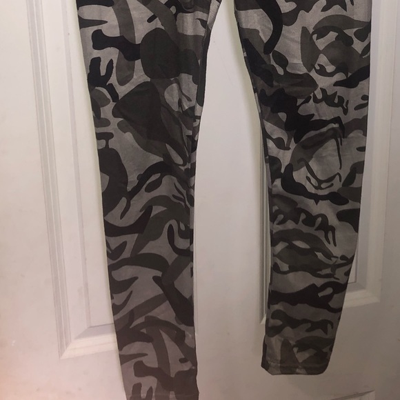Camouflage Leggings - Picture 2 of 2